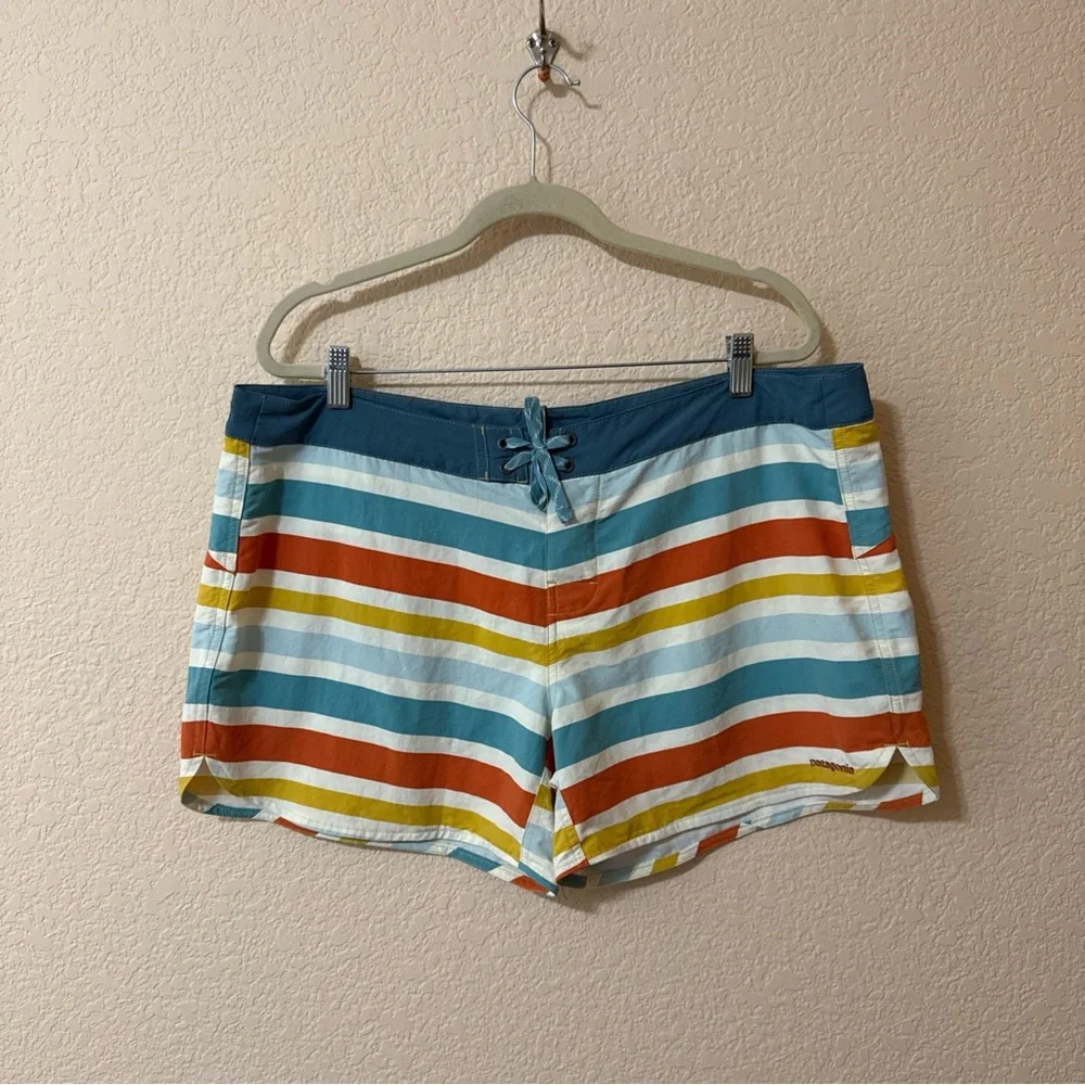 Patagonia Women’s Retro Striped Board Shorts Beach Summer Surf Swim Casual Sz 18
